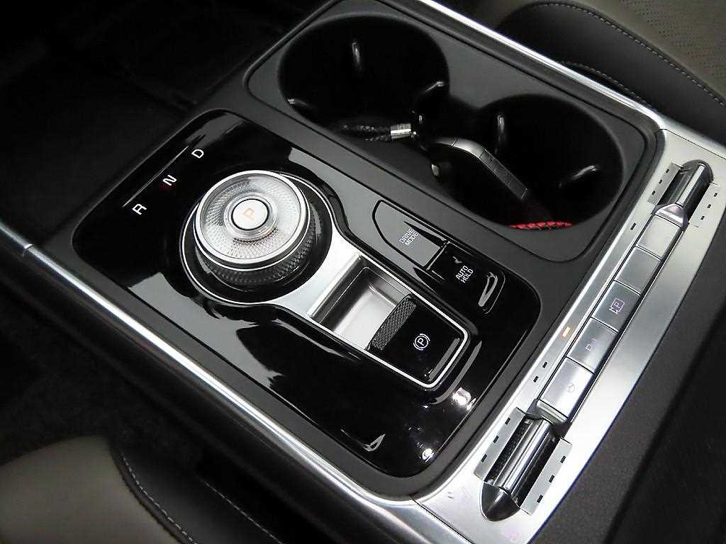 KIA Carnival - Vista 12