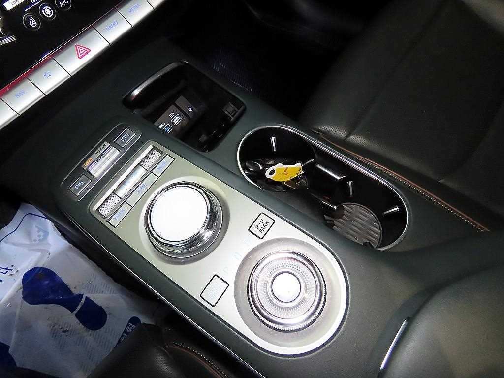 Genesis GV70 - Vista 12