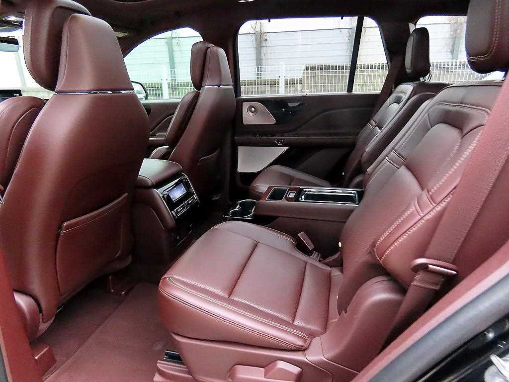 Lincoln Aviator - Vista 6