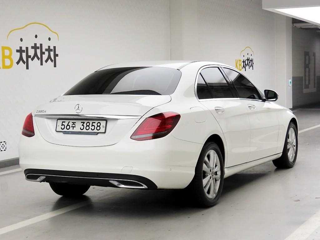 Mercedes Benz C Class - Vista 4
