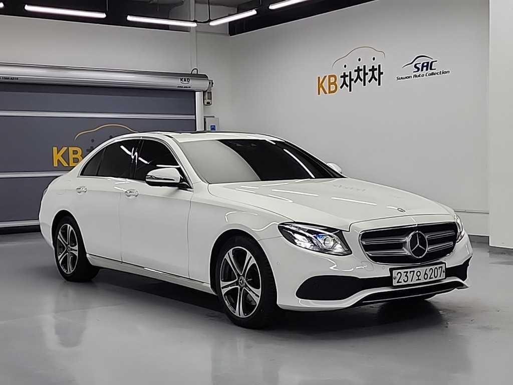 Mercedes Benz E class - Vista 4