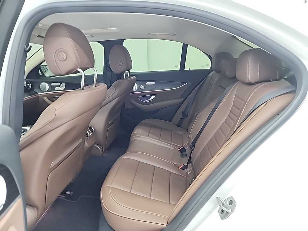 Mercedes Benz E class - Vista 12