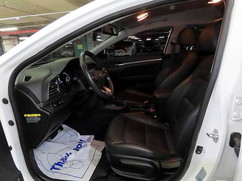 HYUNDAI Avante - Vista 6