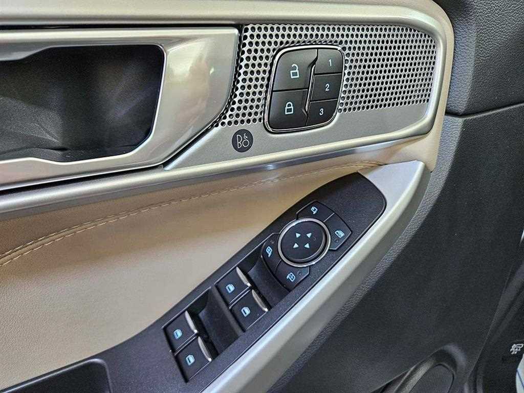 Ford Explorer - Vista 11