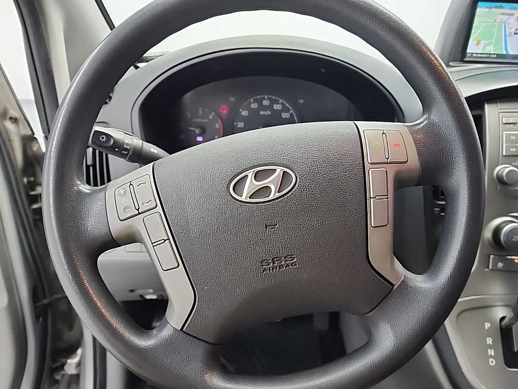 HYUNDAI Starex - Vista 9