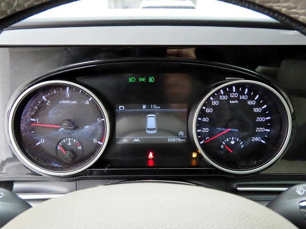 KIA Carnival - Vista 5