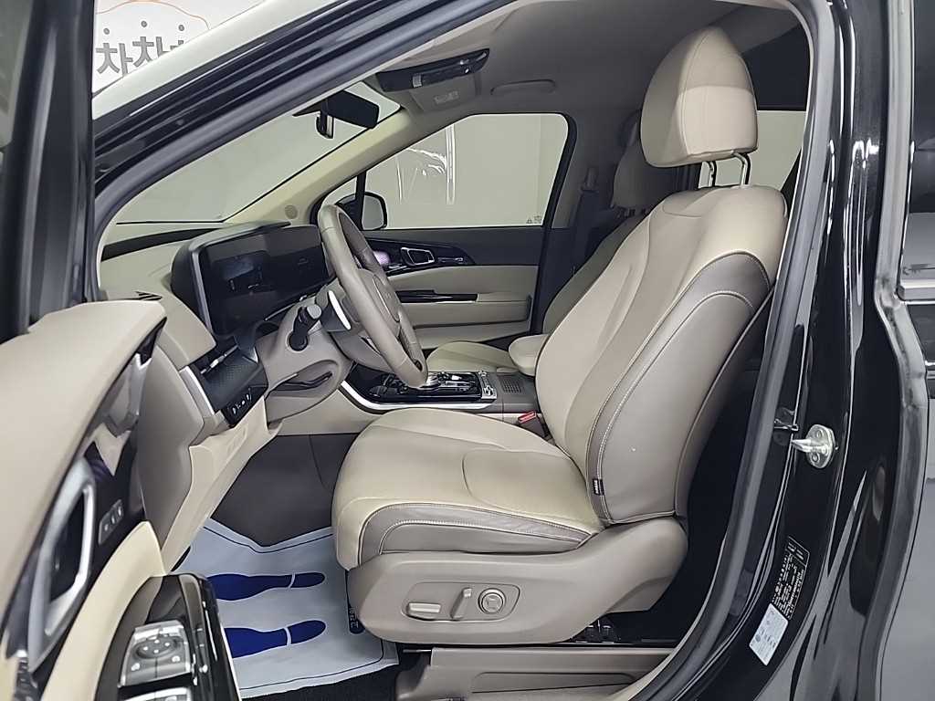 KIA Carnival - Vista 11