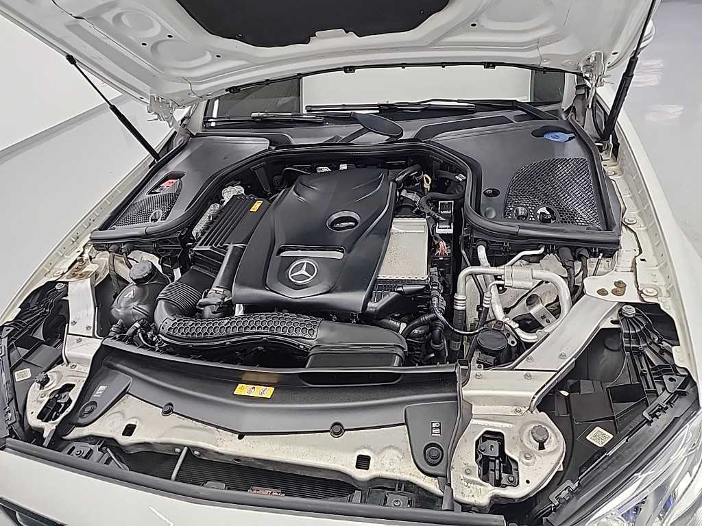 Mercedes Benz E class - Vista 5