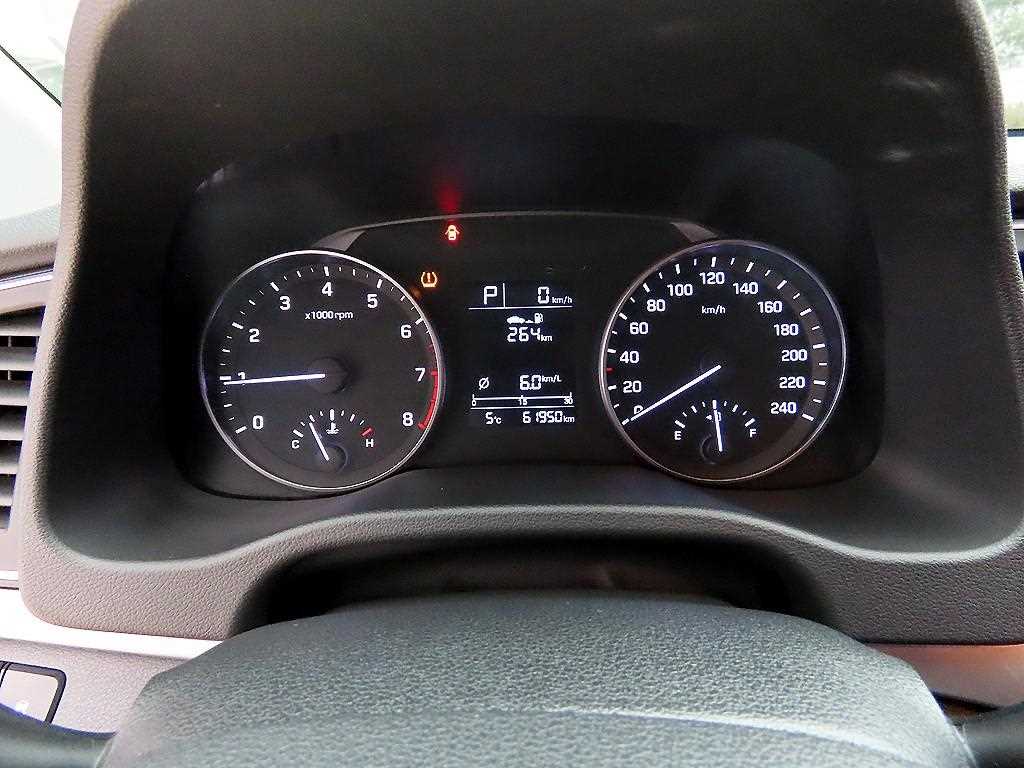 HYUNDAI Avante - Vista 9