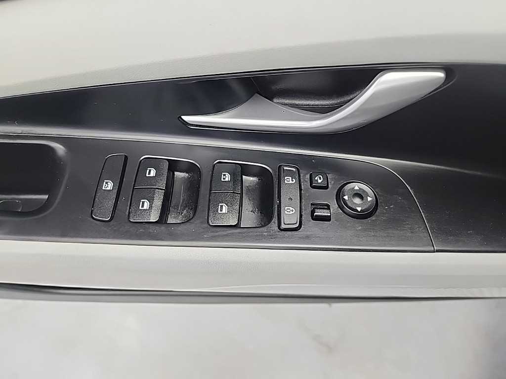 HYUNDAI Avante - Vista 8