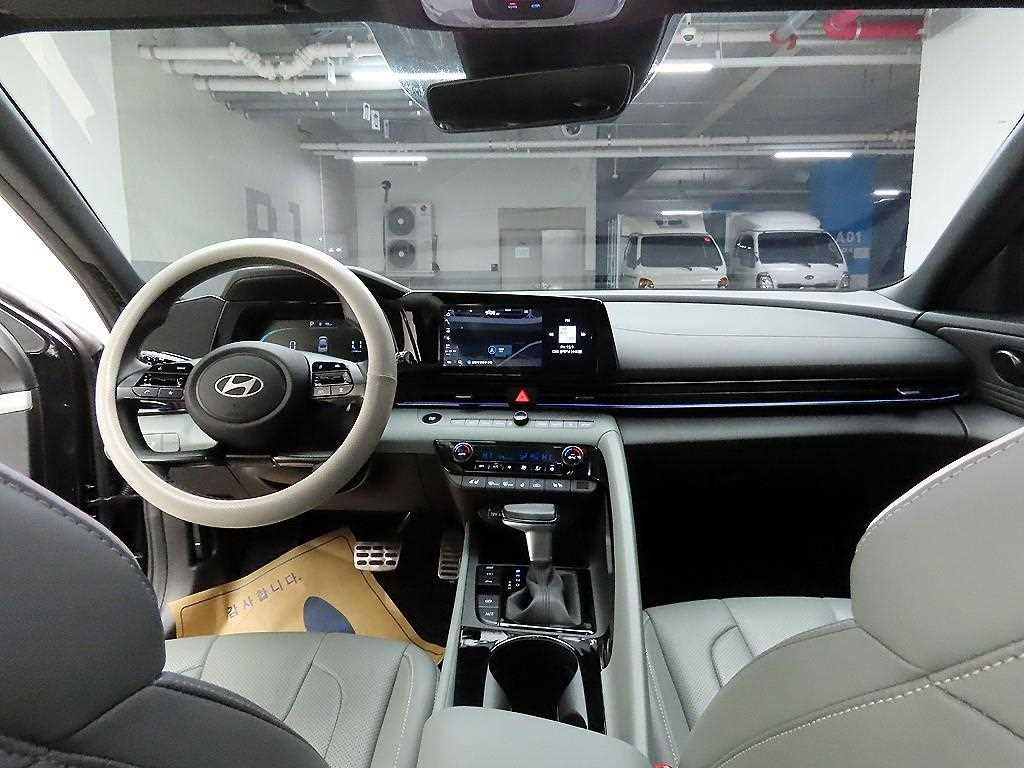 HYUNDAI Avante - Vista 8