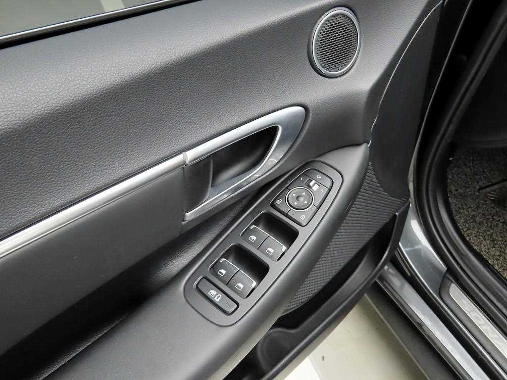 HYUNDAI Sonata - Vista 11