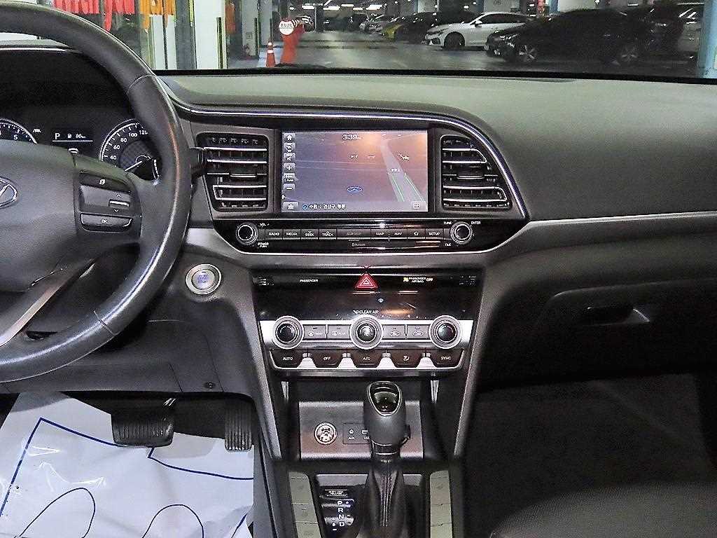 HYUNDAI Avante - Vista 11