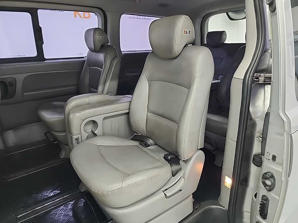 HYUNDAI Starex - Vista 12