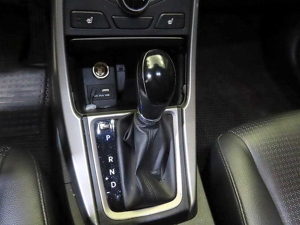 HYUNDAI Avante - Vista 12