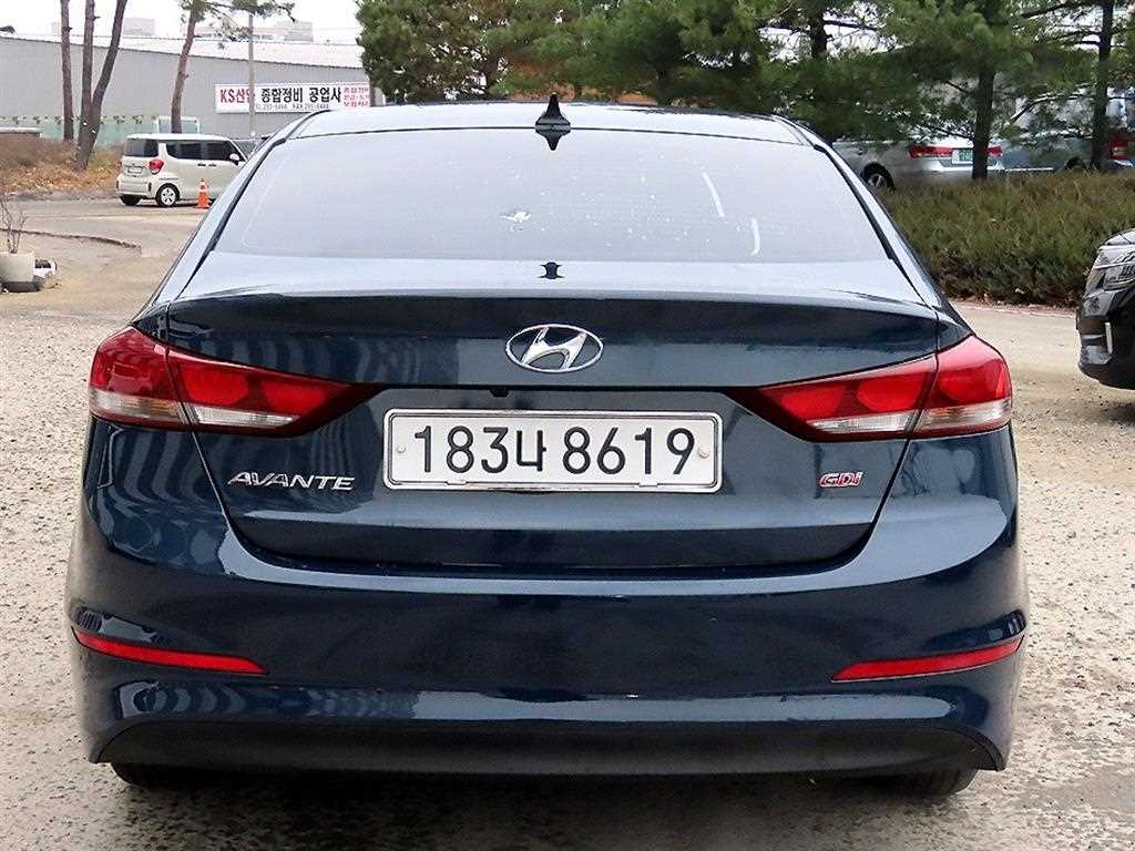 HYUNDAI Avante - Vista 4