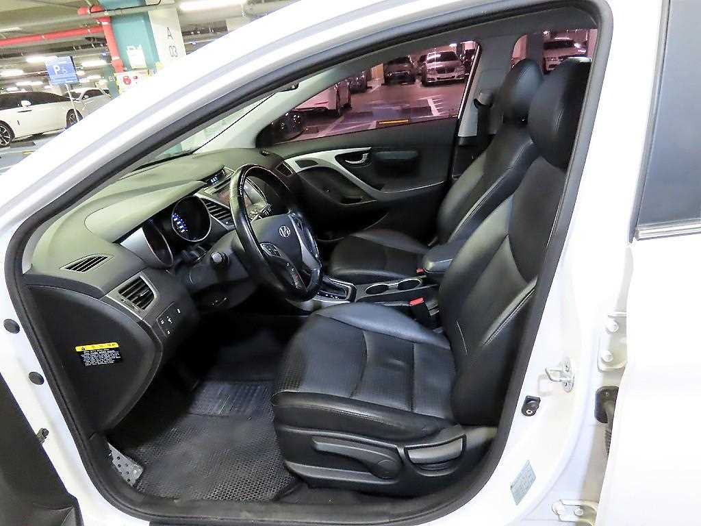 HYUNDAI Avante - Vista 6