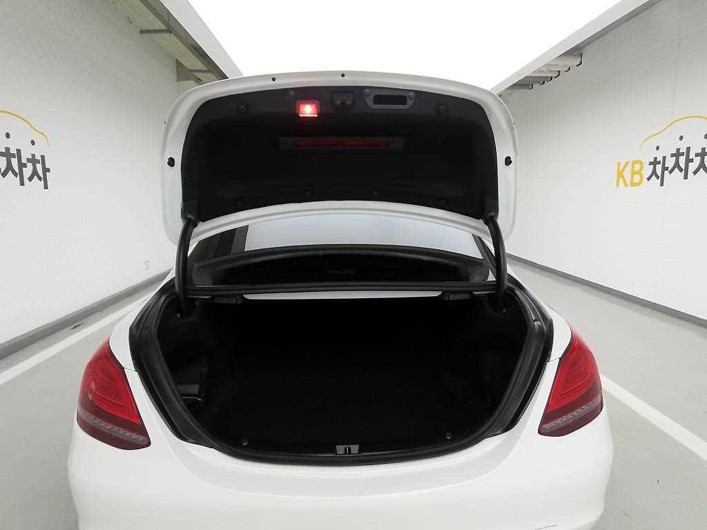 Mercedes Benz C Class - Vista 5