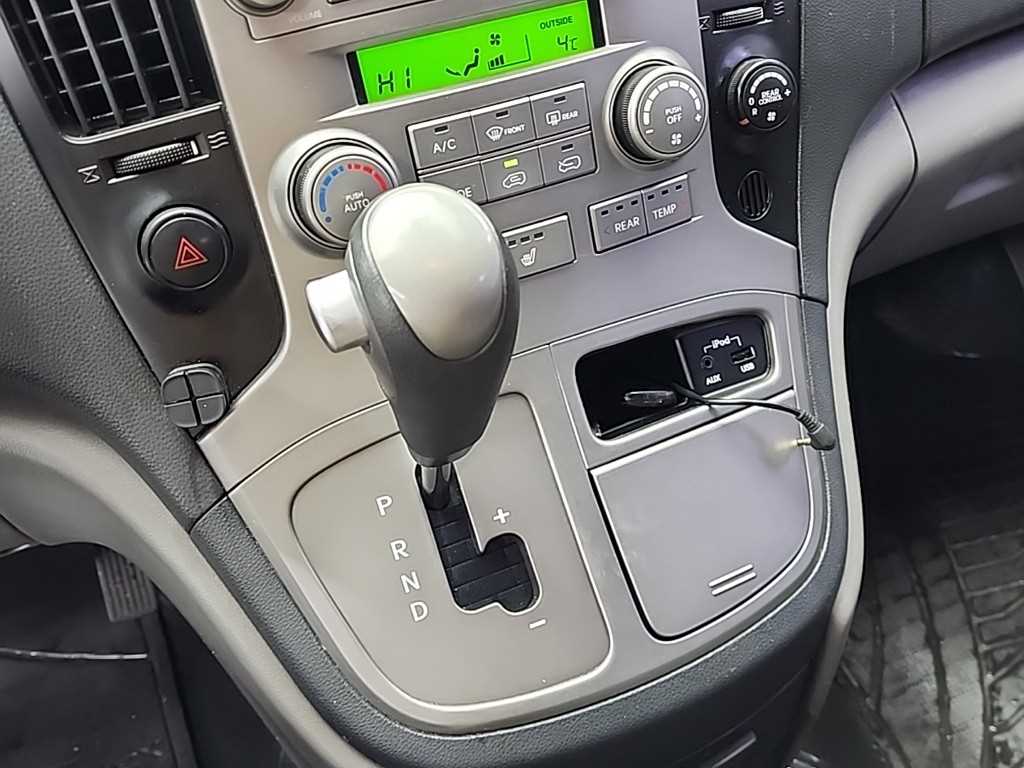 HYUNDAI Starex - Vista 8