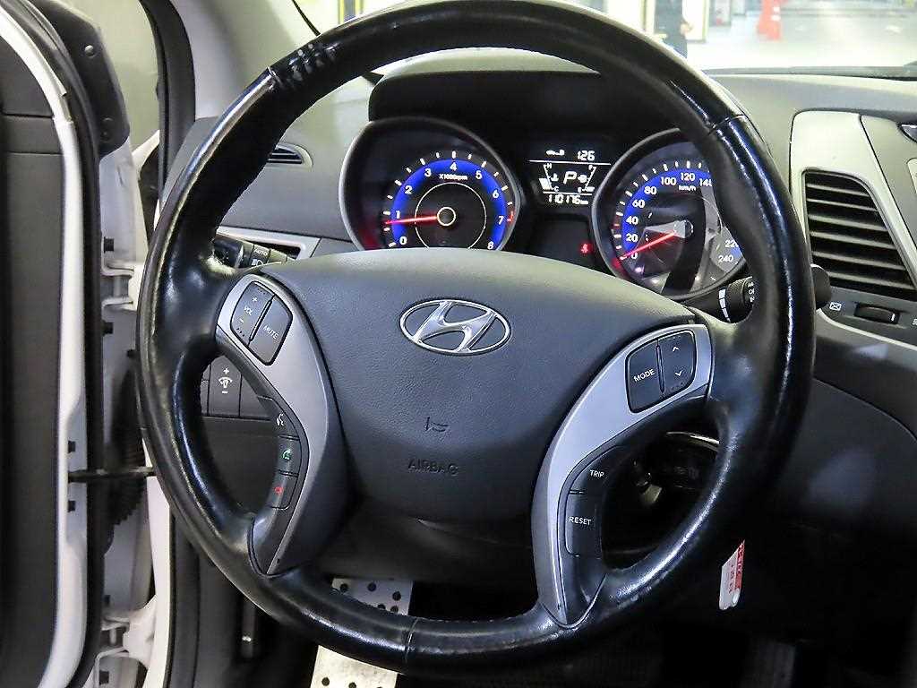 HYUNDAI Avante - Vista 8