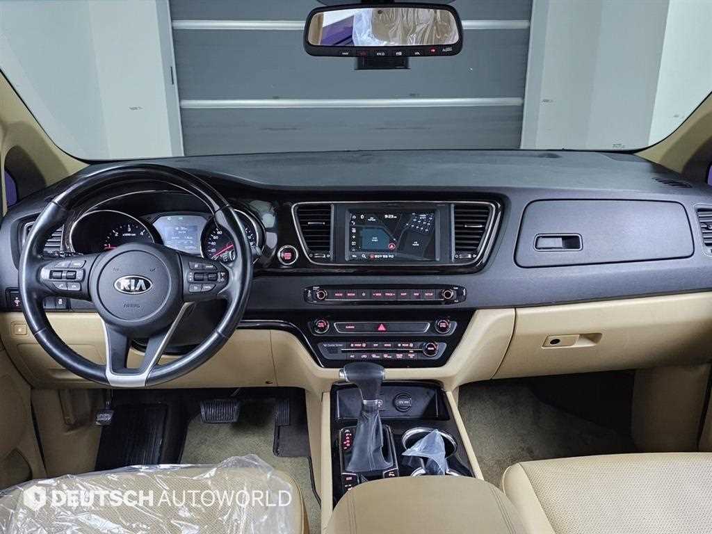 KIA Carnival - Vista 7