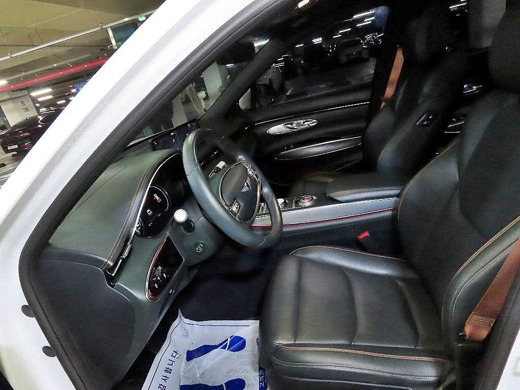 Genesis GV70 - Vista 6