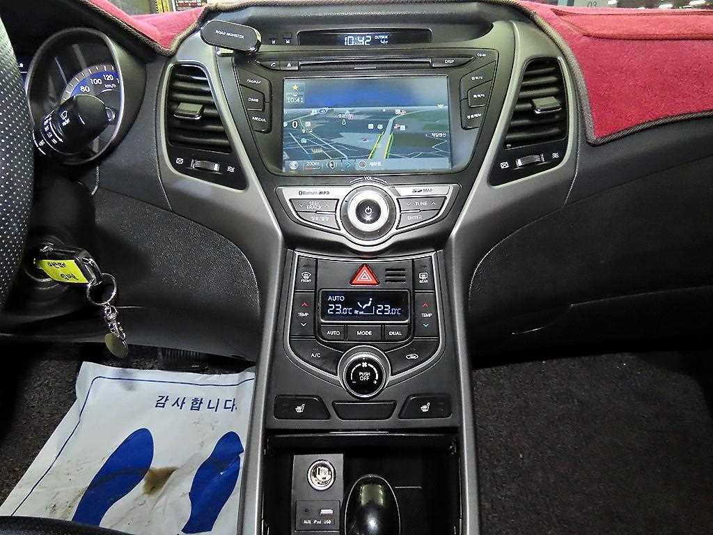 HYUNDAI Avante - Vista 11