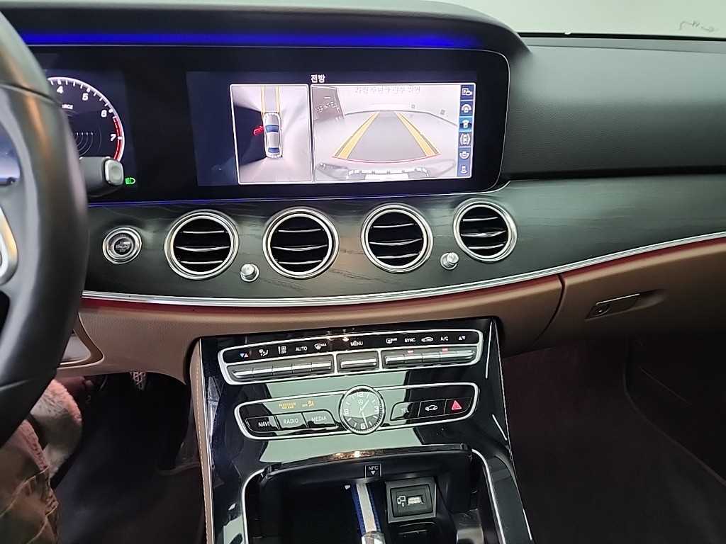 Mercedes Benz E class - Vista 10