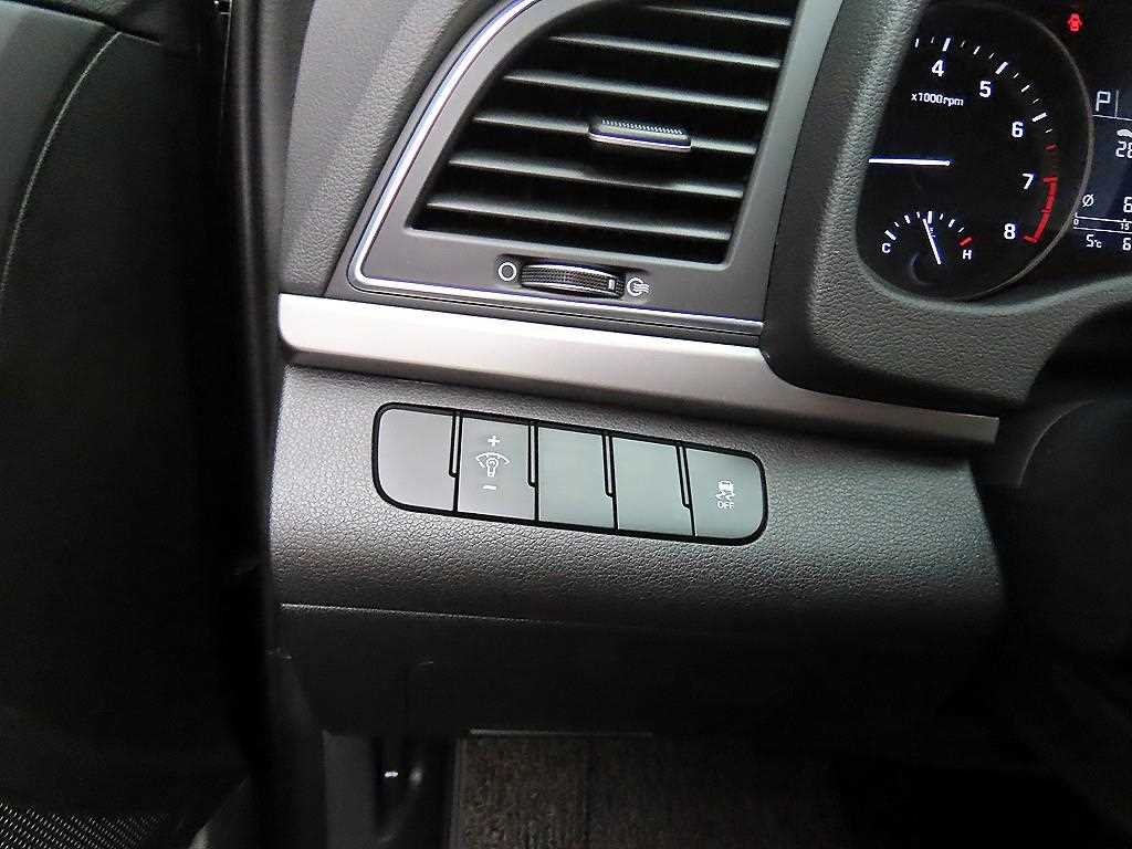 HYUNDAI Avante - Vista 12