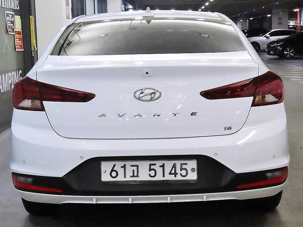 HYUNDAI Avante - Vista 5