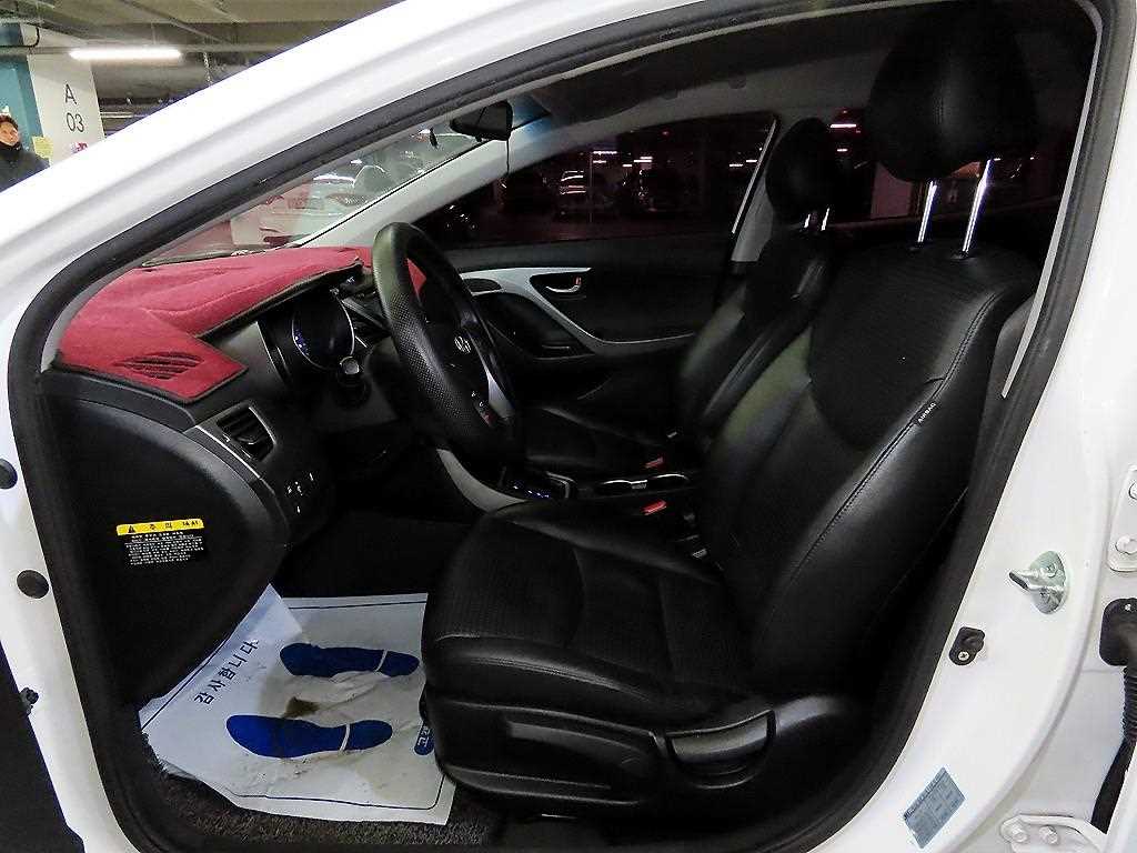 HYUNDAI Avante - Vista 6