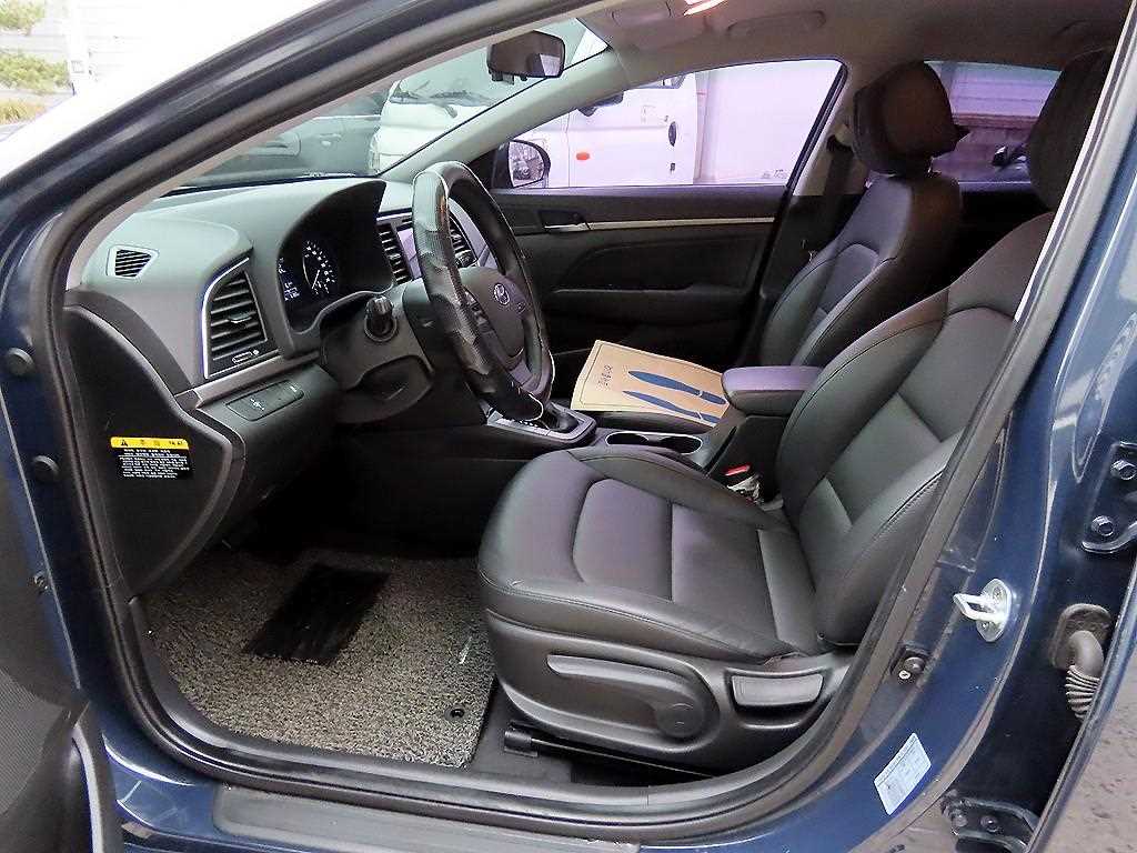 HYUNDAI Avante - Vista 5