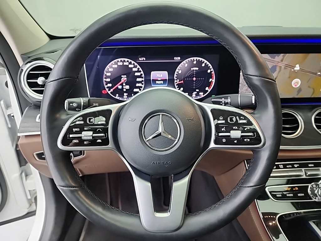 Mercedes Benz E class - Vista 9