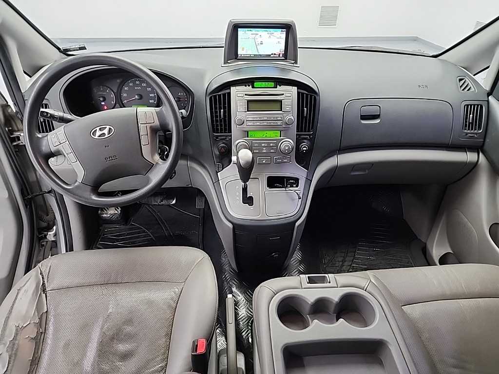 HYUNDAI Starex - Vista 7
