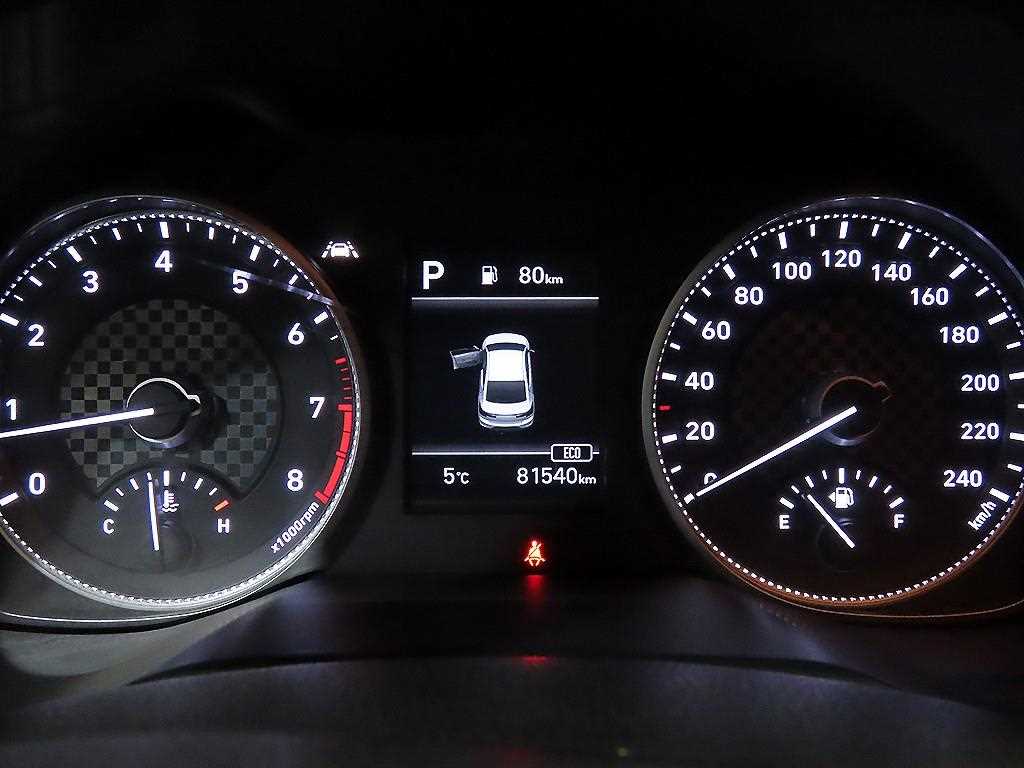 HYUNDAI Avante - Vista 9