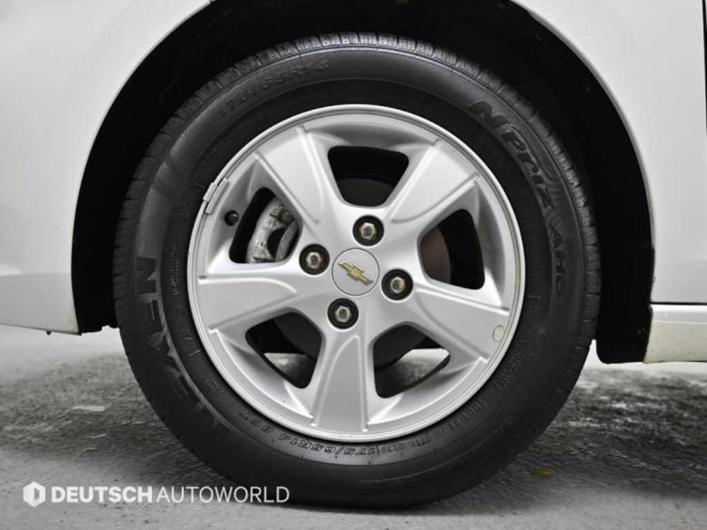 Chevrolet Spark - Vista 5