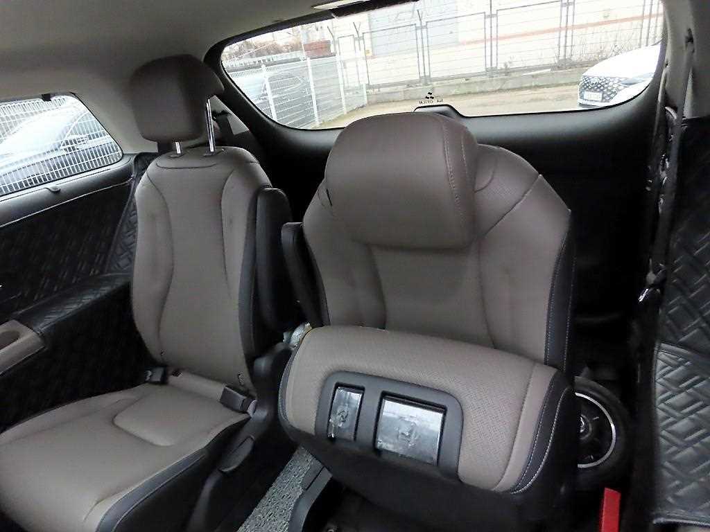 KIA Carnival - Vista 7