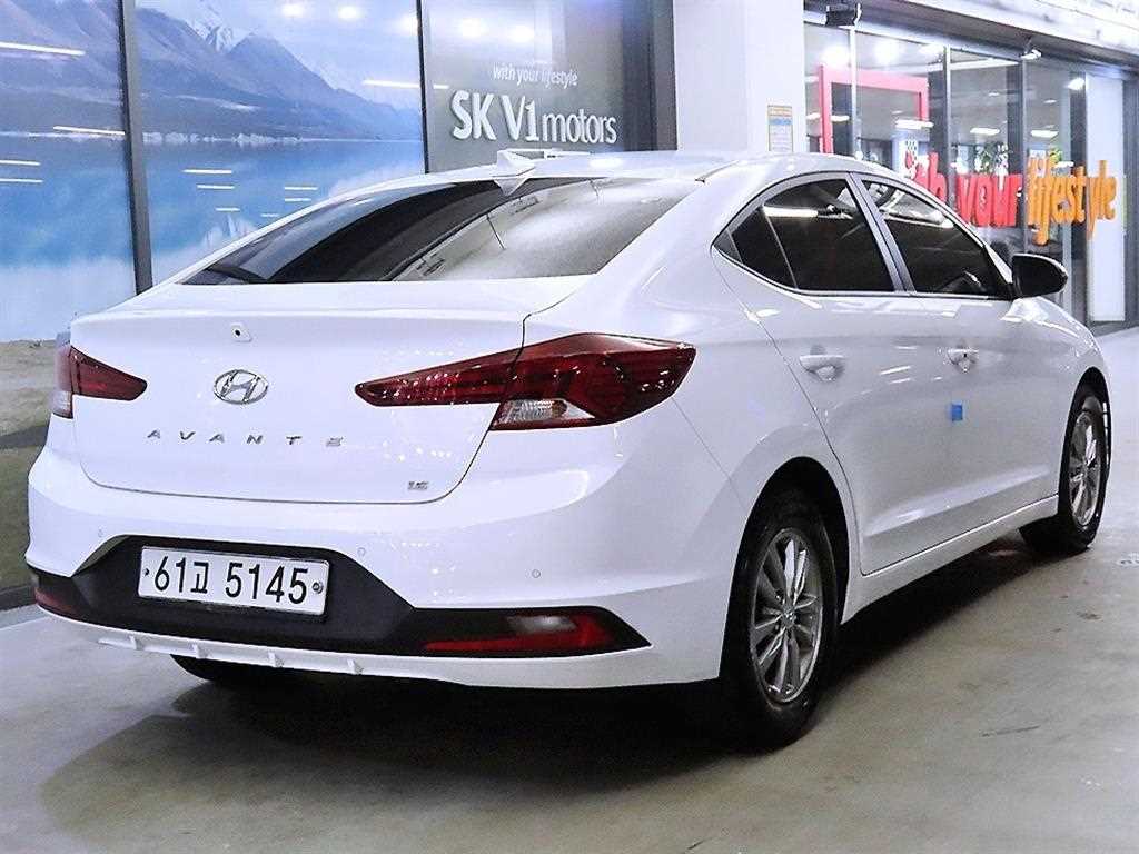 HYUNDAI Avante - Vista 4