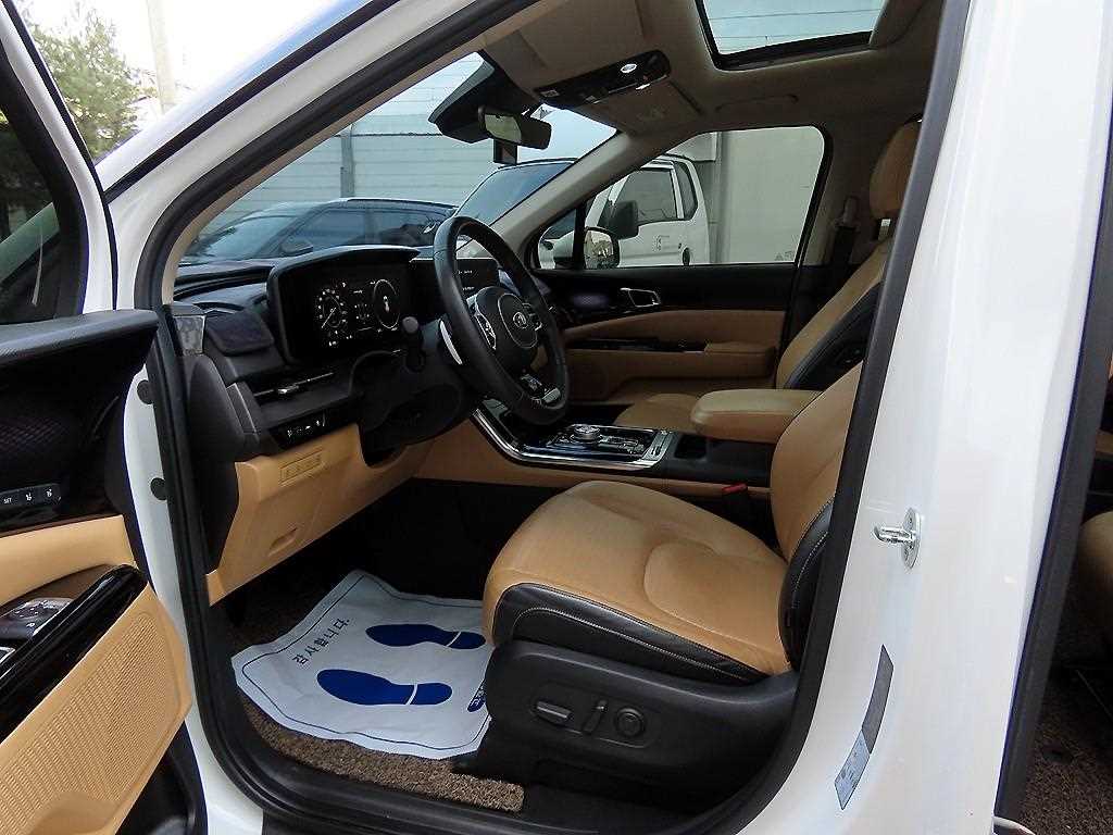 KIA Carnival - Vista 5