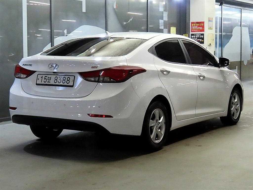 HYUNDAI Avante - Vista 4