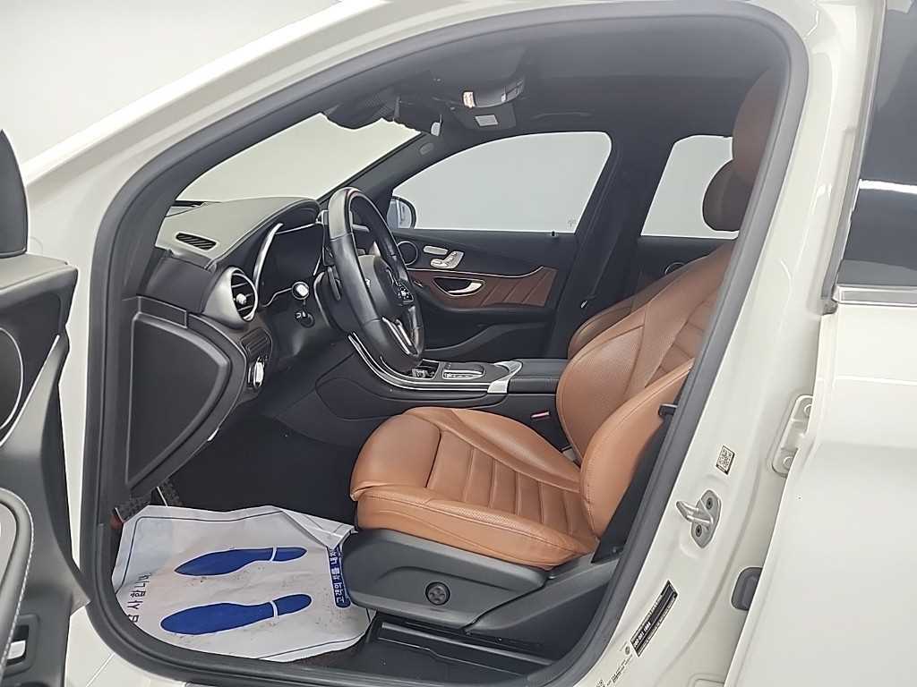 Mercedes Benz GLC Class - Vista 11