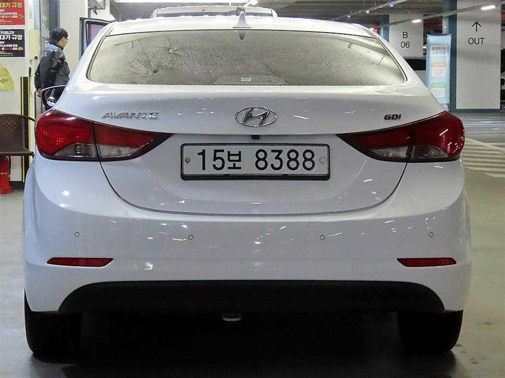 HYUNDAI Avante - Vista 5