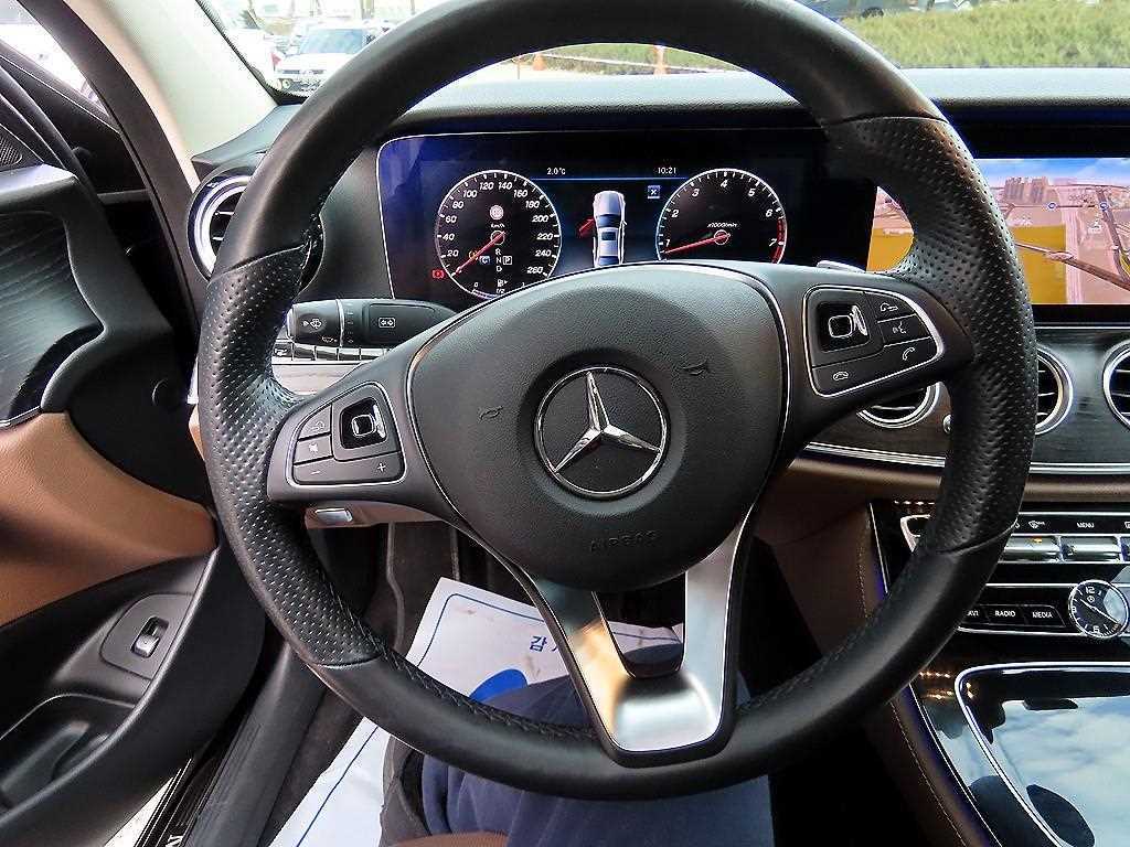 Mercedes Benz E class - Vista 8