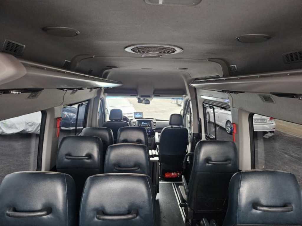 HYUNDAI Solati - Vista 10