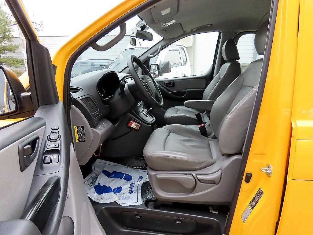 HYUNDAI Starex - Vista 5