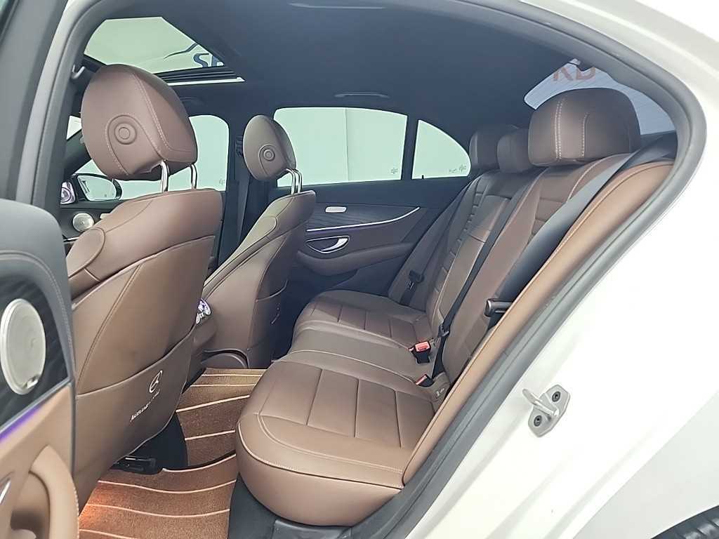 Mercedes Benz E class - Vista 12