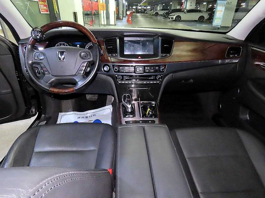 HYUNDAI Equus - Vista 10