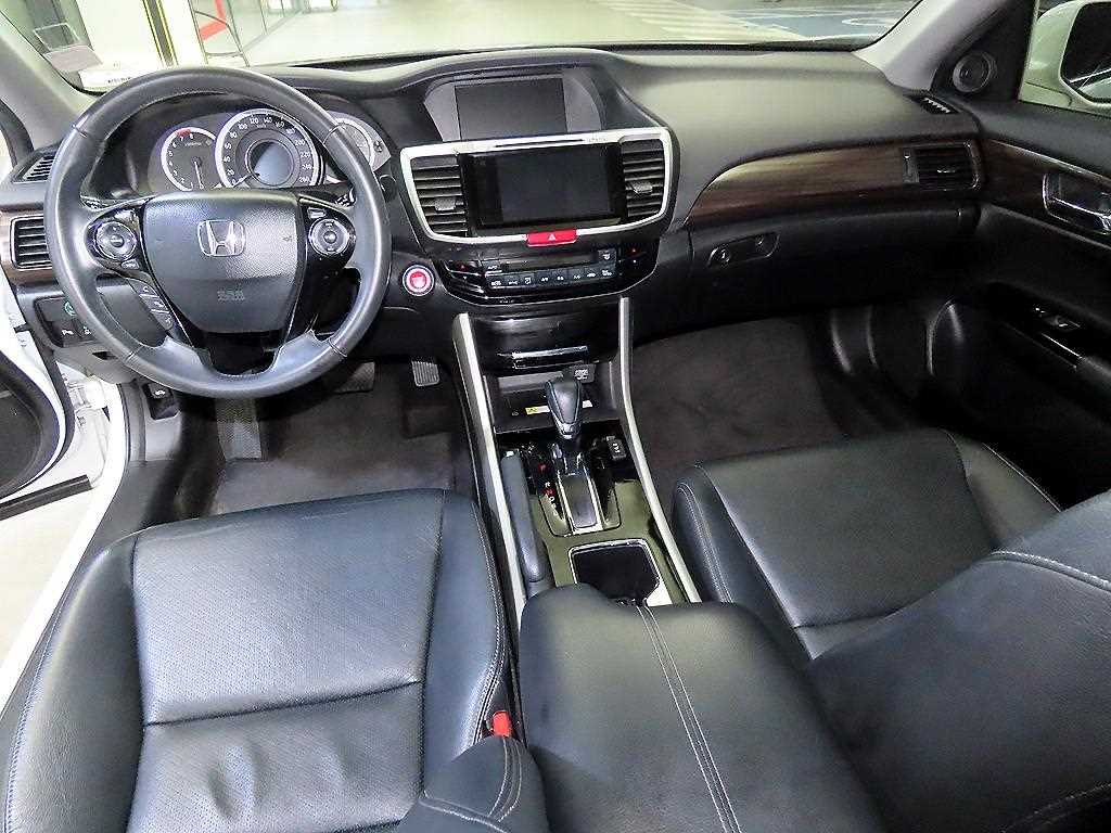 Honda Accord - Vista 10