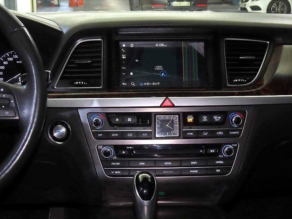 HYUNDAI Genesis - Vista 11