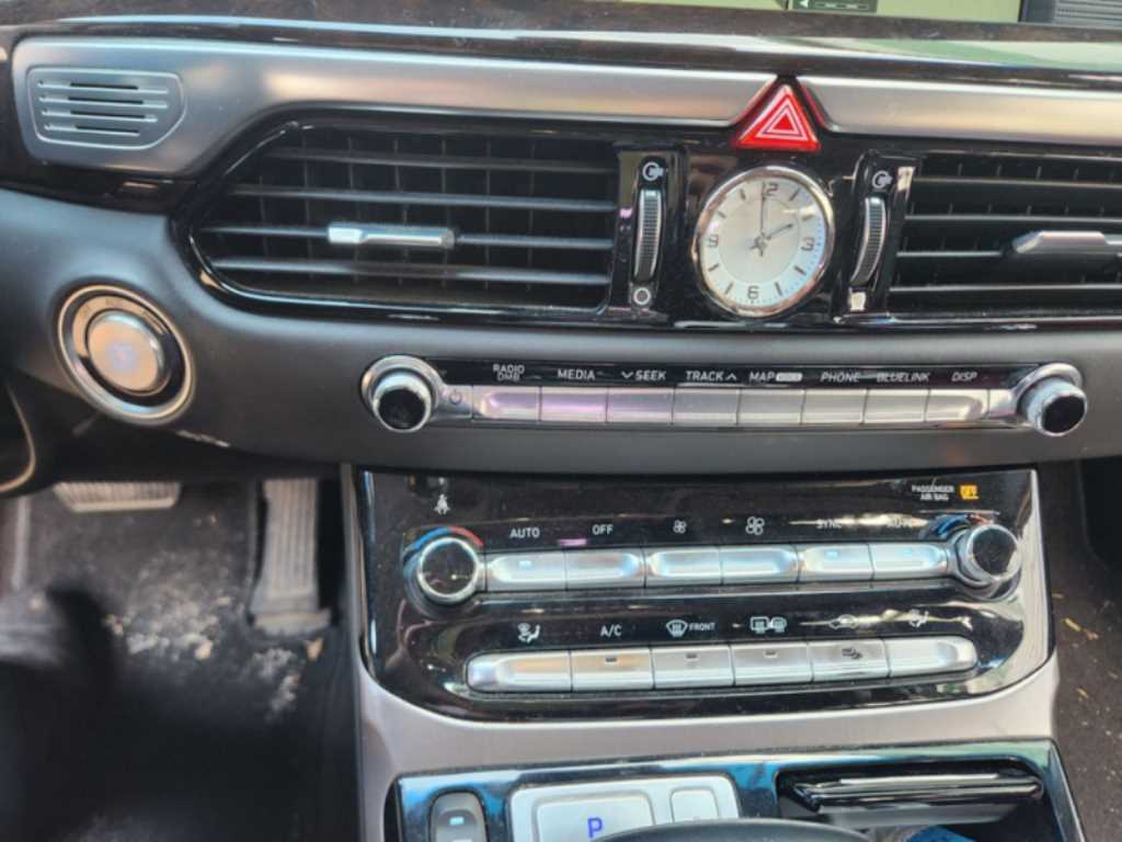 Genesis EQ900 - Vista 10